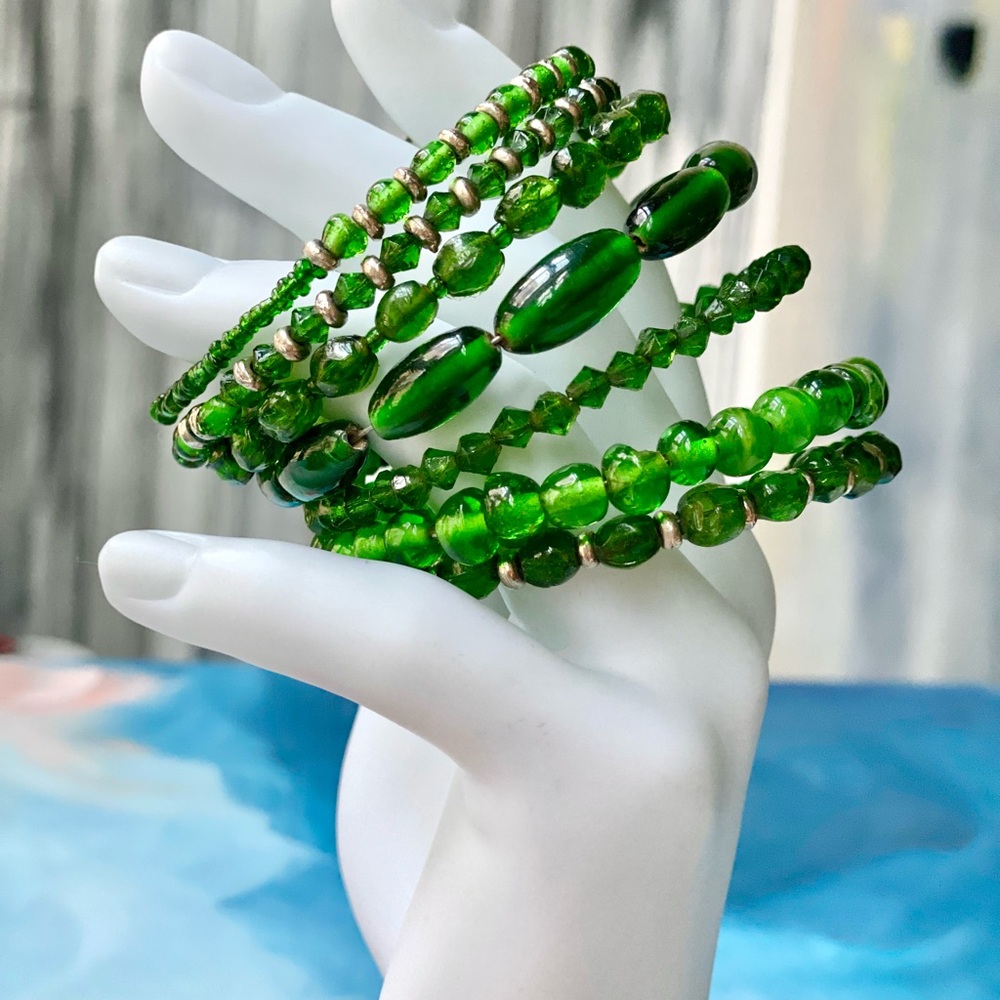 Vintage Green Glass Wire Wrap Bracelet - Picture 3 of 7
